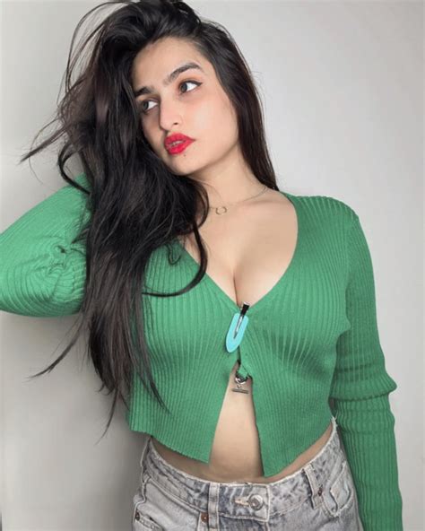 Sassy Poonam on Twitter: "Good morning 😘💋 https://t.co/cGRQdsR9ox