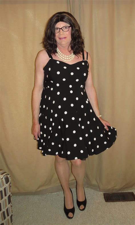 My wife's polka dot sundress :-) | Scrolller