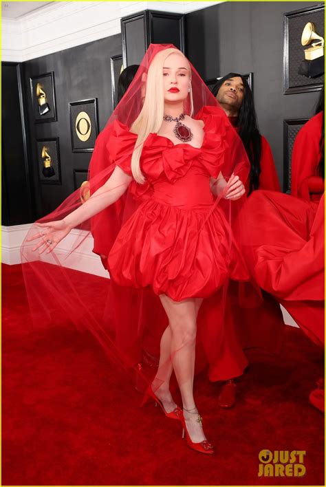 Photo: sam smith kim petras grammys 2023 red carpet 02 | Photo 4889404 ...