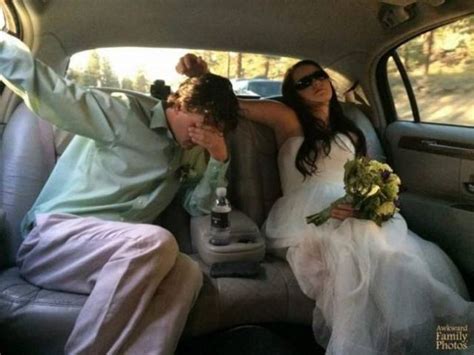 Awkward Wedding Photos (24 pics)