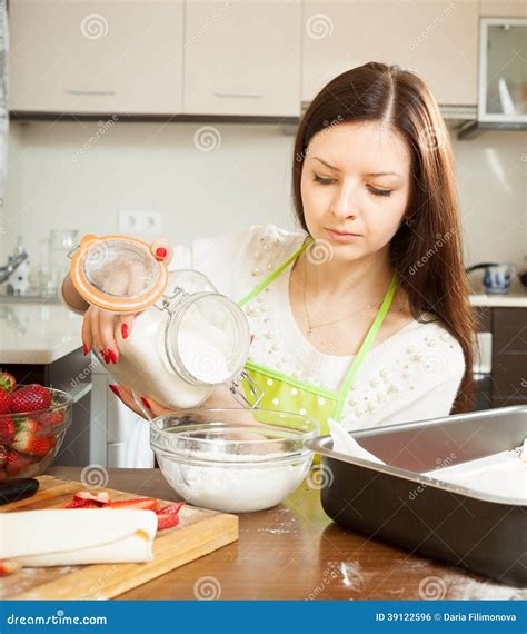 Girl Kitchen Cake at Timothy Stump blog