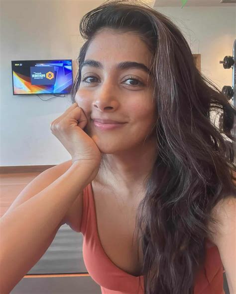 Pooja Hegde : Net Worth, Height, Weight, Age, Affairs, Wiki, Facts and