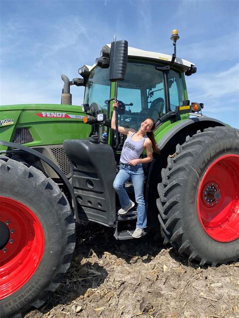 21-year-old Nebraskan shines as social media ag influencer