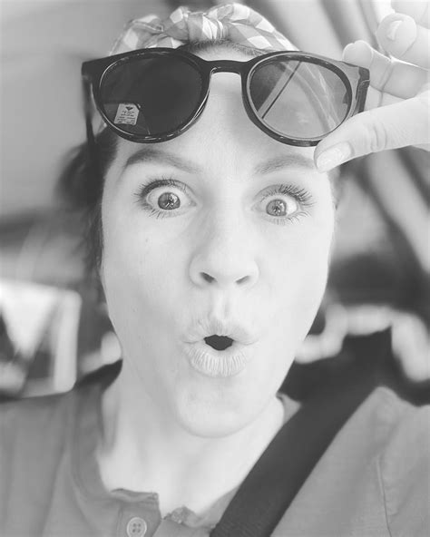 Singwithemmatoday | Music reactions 🎶🎧🎸 (@singwithemmatoday