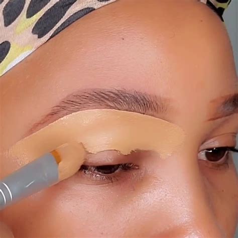 how to clean eyebrows