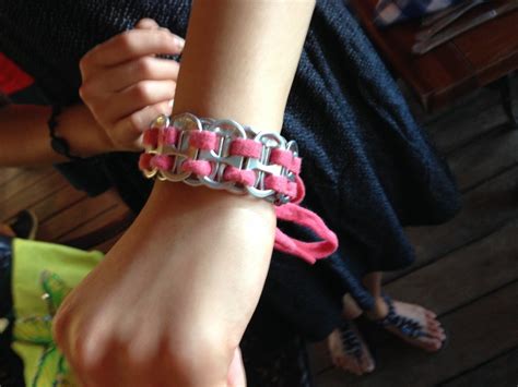 how to make a soda tab bracelet