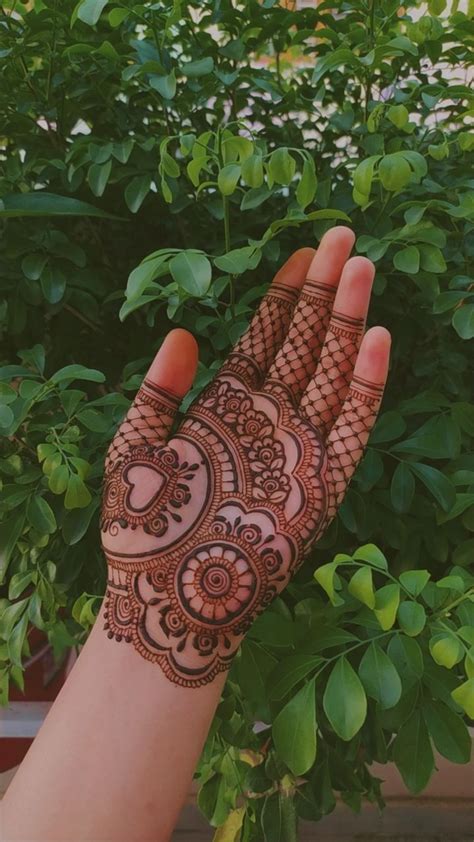 front hand simple mehndi design elegant easy henna patterns