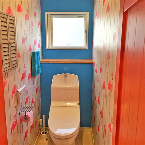 つい長居したくなる♪遊び心のある個性的なトイレの実例集 | 自宅 開業, トイレのインテリアデザイン, 明るい トイレ