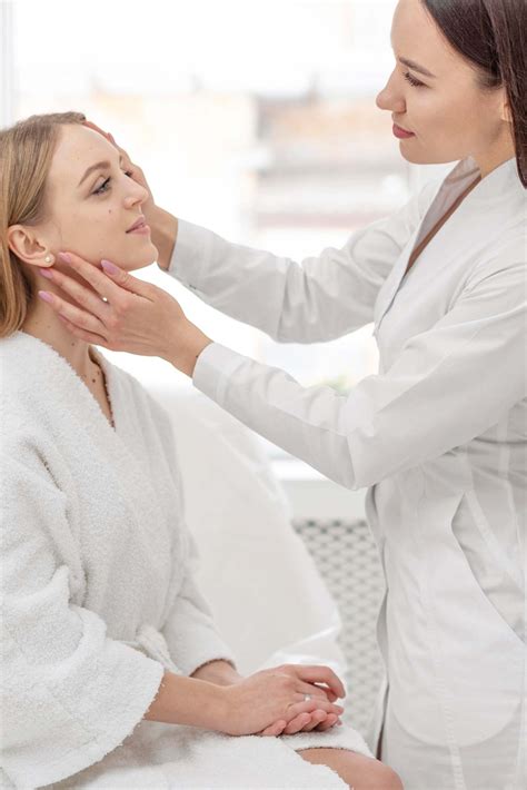 Aesthetic Double Chin Treatment – skinoclock.co.uk