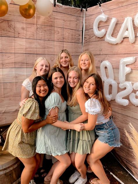 cute group photo pics   group picture poses group photo poses