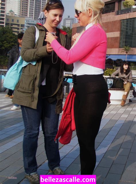 Madura transparentando tanga | Mujeres bellas en la calle