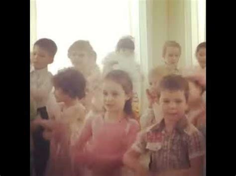 Доченька на утреннике. Песня про бабушку #дочка#8марта - YouTube