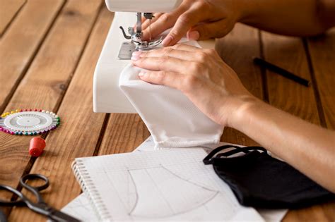 Cómo Coser Ropa: Guía Completa para Principiantes 2025
