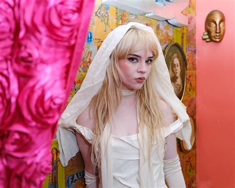 2048x1152 Resolution Sophie Thatcher Actress 2025 2048x1152 Resolution