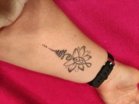 Mother-sons tattoe | Moederschap tatoeages, Tatoeage ideeën, Lotusbloem ...