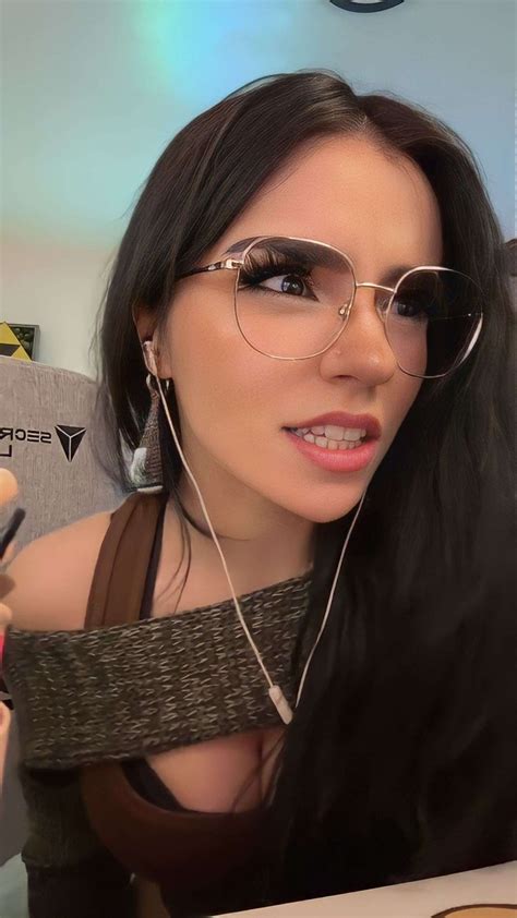 [F4A] Looking to play as Aviva Sofia for anyone in whatever scene they