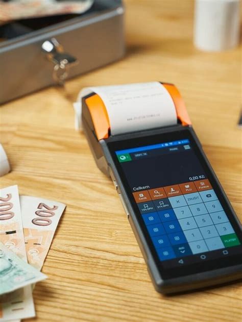 difference  finance  commerce   differences