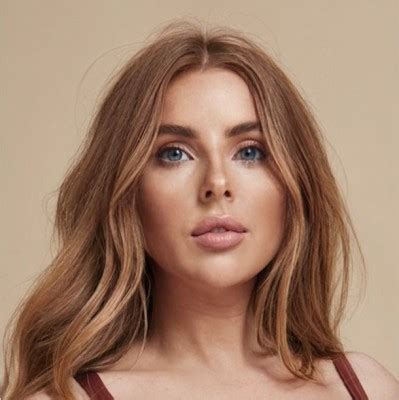 Emilie Lavinia - Journalist Profile - Intelligent Relations