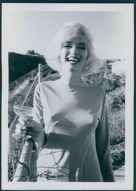 22 Unpublished Pictures From Marilyn Monroe's Final Photo Shoot