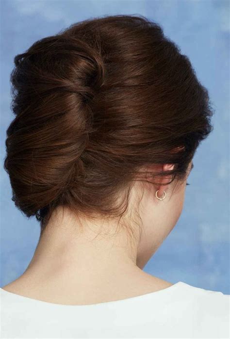 13 Professional Hairstyles for Women To Look Classy