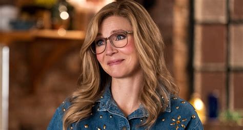 Details on 'Firefly Lane' Star Sarah Chalke - PureWow