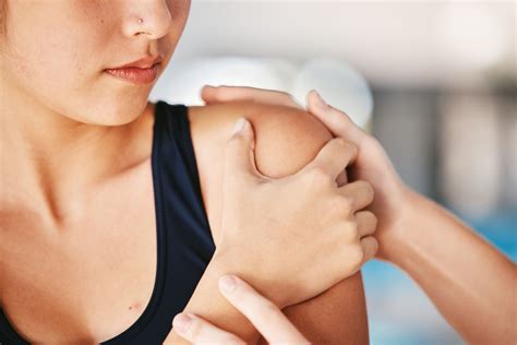 Sudden Shoulder Pain Without Injury: 5 Common Causes - Spire Hand