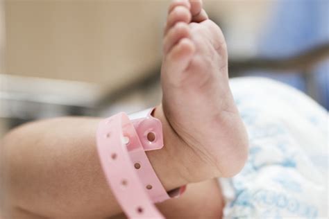 kelainan  bayi  lahir   mengatasinya