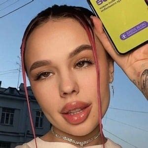 INSTASAMKA - Age, Family, Bio | Famous Birthdays