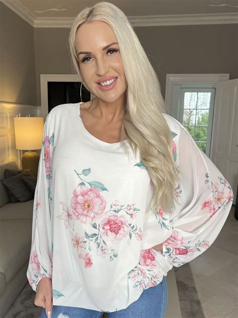Destiny Rose - Bluse i chiffon med bonderoser