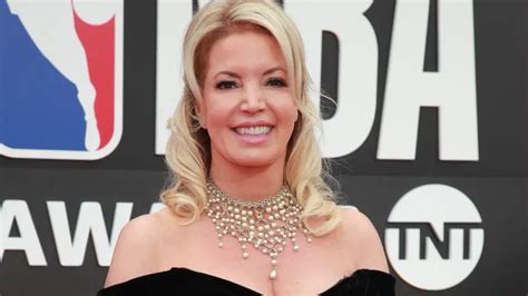 Jeanie Buss net worth: From courtside to million-dollar deals - Bolavip US