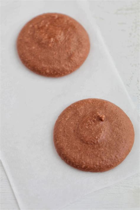 How To Fix Macaron Feet (No Feet, Small, Spread, or Ruffled) - Homebody ...