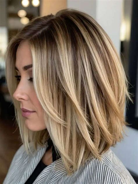 Hairdressers are debating the best layered fine hair bob length 25