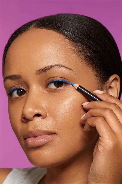 Applying Eyeliner With Pencil