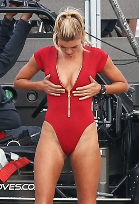 Kelly Rohrbach on the set of Baywatch in Savannah -17 | GotCeleb