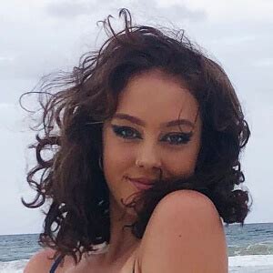oiyeahnahyeah - Age, Family, Bio | Famous Birthdays