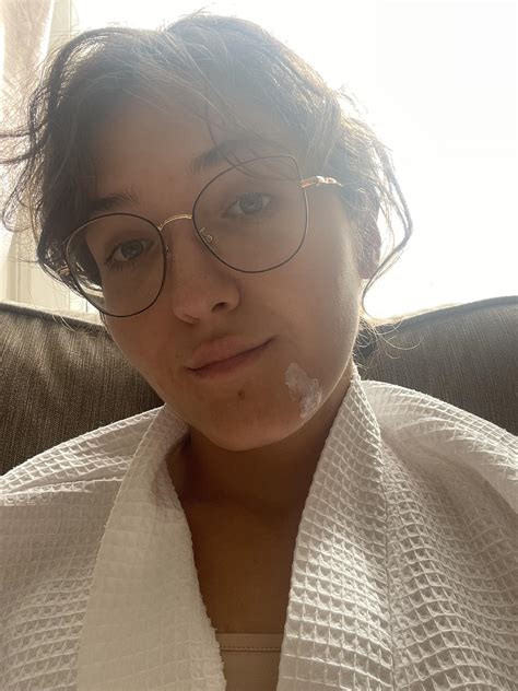 zit cream realness 😅 [f] : r/selfie