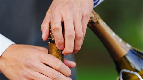how to open sparkling wine no cage