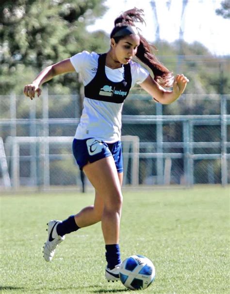 TACO DE OJO: LA FUTBOLISTA PROFESIONAL DEYARIS PÉREZ, ADORNA ESTA