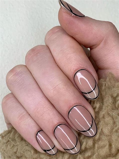 8 Delicate Nail Designs We Want on Our Nails Right now | Who What Wear