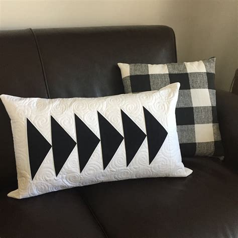 Teaginny Designs: Flying Geese Pillow