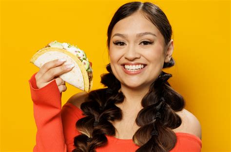 The Por qué no los dos girl is back! | Marketing Mag