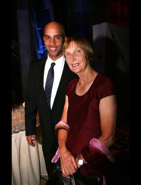 Photo : James Blake et sa mère au Bal des Légendes le 7 septembre 2012