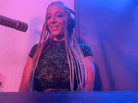 Sarah - Follow Sarah Jay SWF Buddy, ready to have some fun #sarajay #