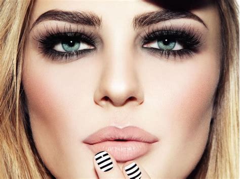 Makijaż lata 80' – co jest potrzebne, żeby zrobić taki make-up?