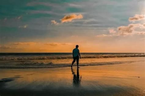 Ada Kejutan di Balik Pantai Paseban! Jujugan Wisata Senja Perbatasan ...