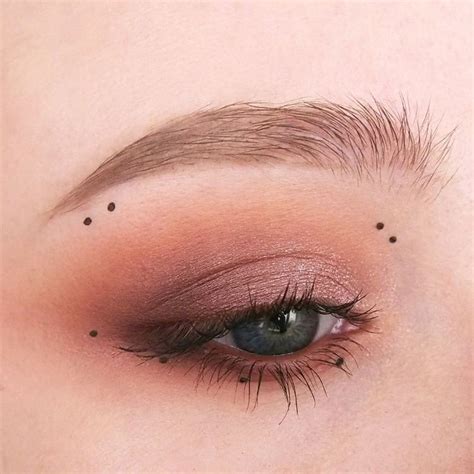 h o l l a | Makeup eyeliner, No eyeliner makeup, Eye makeup