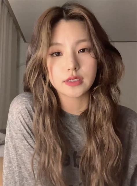 Yeji panosundan bunun gibi daha fazlasını bulabilirsiniz. Kpop Girl ...
