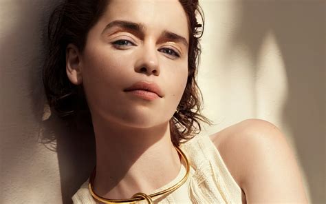 Emilia Clarke Iphone Wallpaper