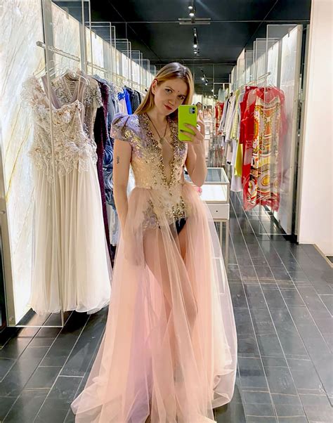 daria trepova accused  blowing  pro war blogger  cafe