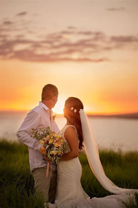 beautiful sunset wedding photo | Sunset wedding photos, Wedding ...